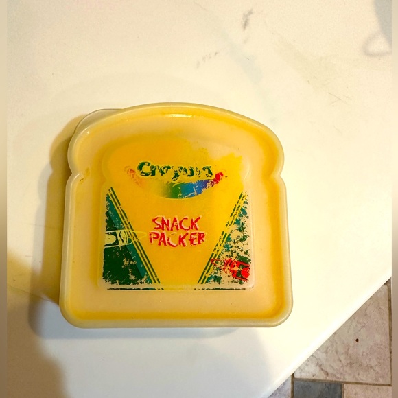 2010 CRAYOLA SANDWICH CONTAINER SNACK PACKER LUNCH BREAD SAVER FRESH YELLOW WHIT - Picture 5 of 6